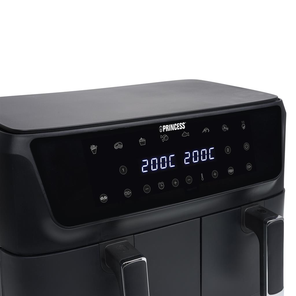 Czarna frytkownica powietrzna z wyświetlaczem cyfrowym. Pokazuje ustawienia i ma dwa uchwyty z przodu.