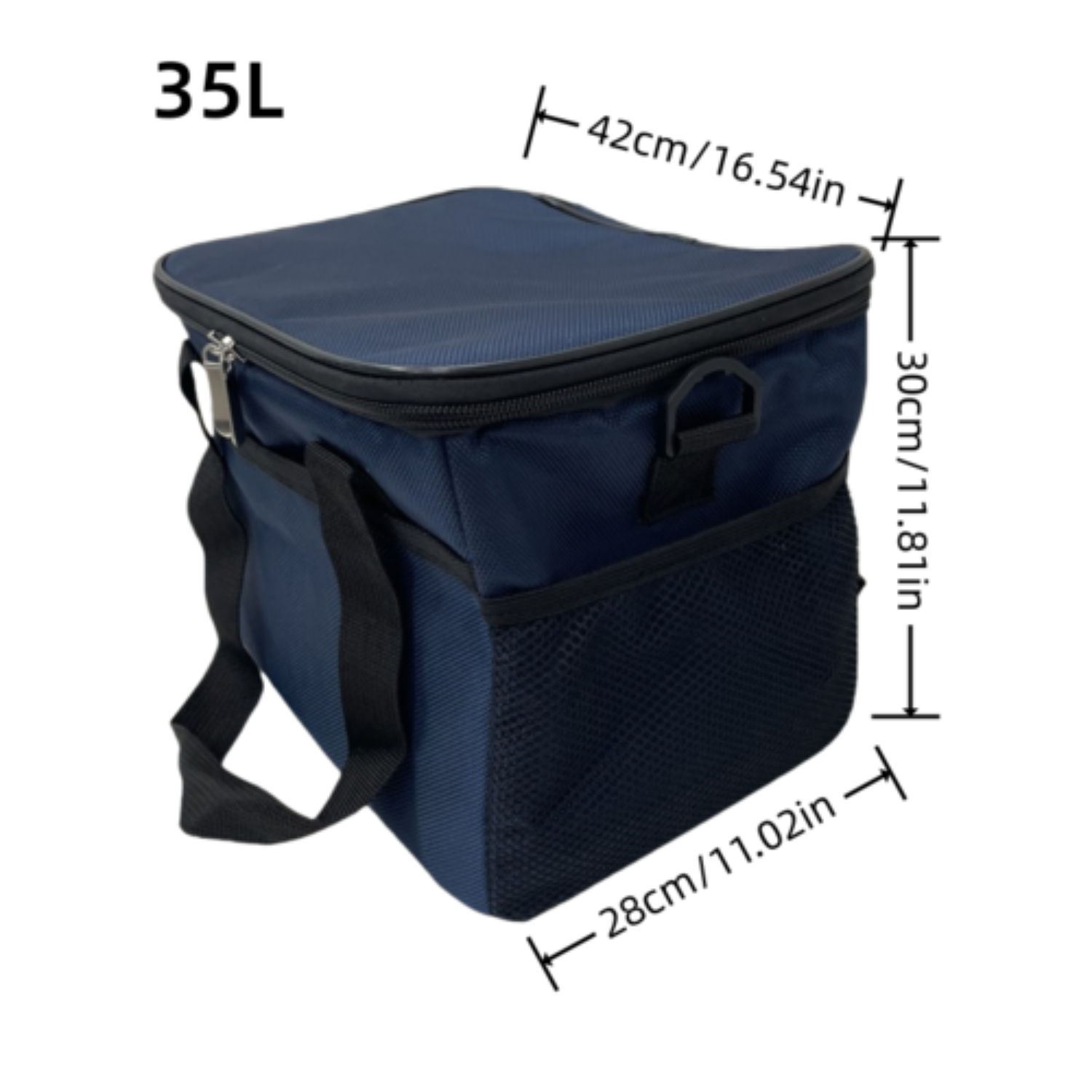 Blaue Kühltasche mit schwarzem Gurt. Maße: 42cm/16.54in x 30cm/11.81in x 28cm/11.02in. Text: 35L.