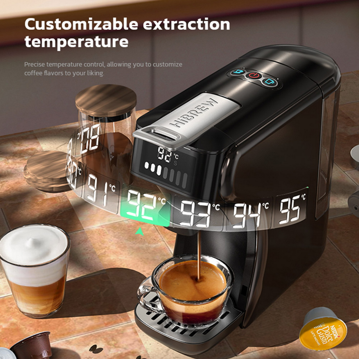Schwarze Kaffeemaschine, die Kaffee in eine Glastasse ausgibt. Text: Anpassbare Extraktionstemperatur.