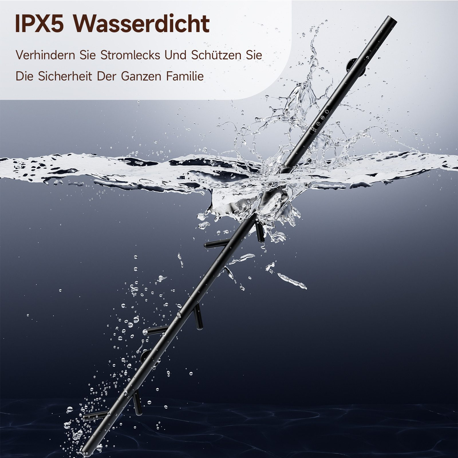 Ein längliches, schwarzes Objekt unter Wasser, mit spritzendem Wasser drumherum.