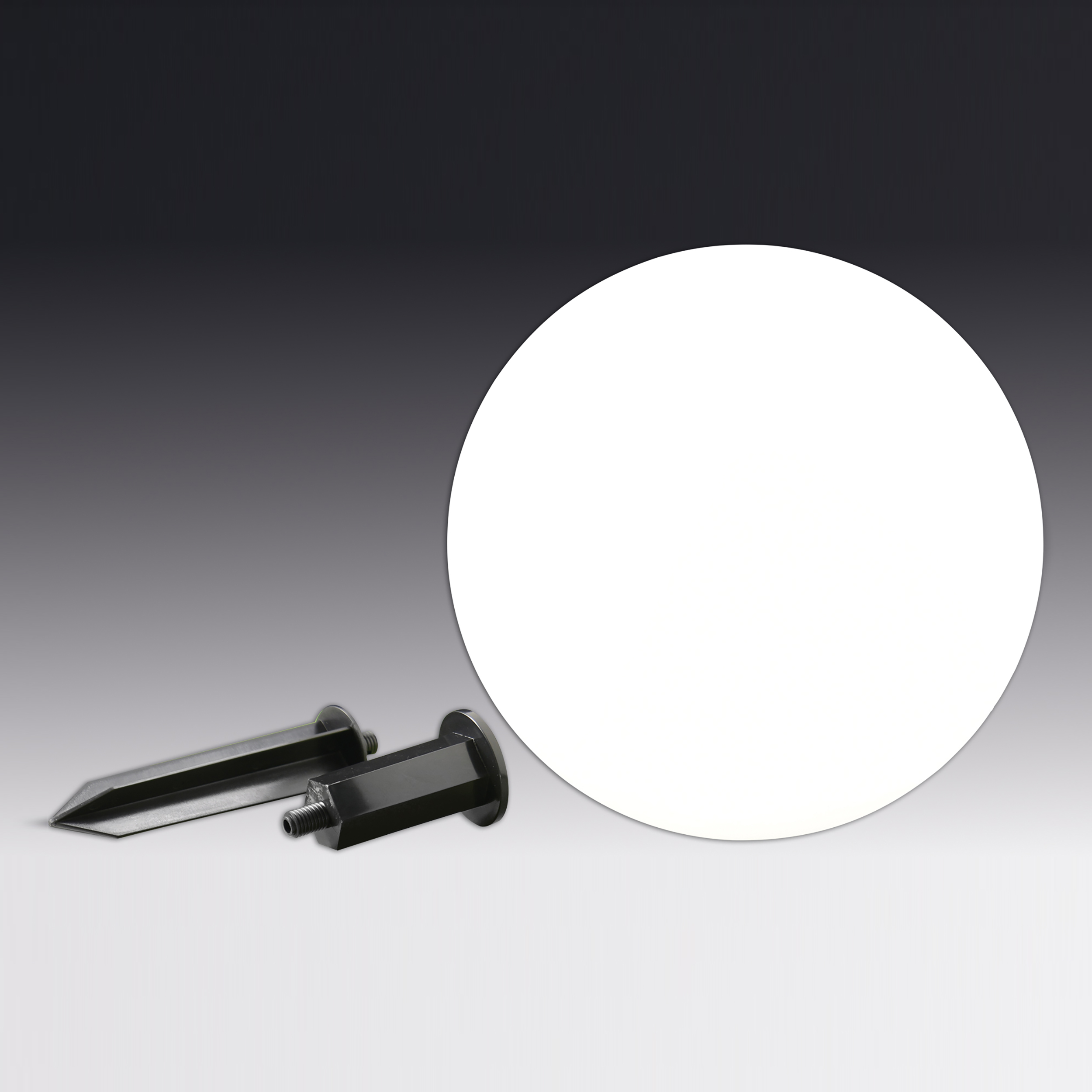 Zwei schwarze Metallpfähle und ein weißes, kreisförmiges Objekt auf einem Farbverlaufshintergrund. Schatten sind sichtbar.