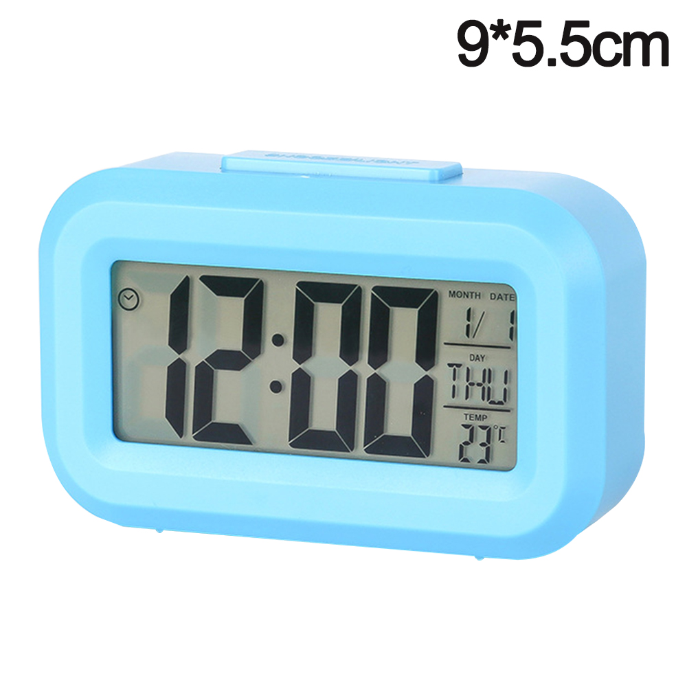 Blauer digitaler Wecker mit 12:00 Uhr. Datum und Temperatur werden ebenfalls angezeigt.