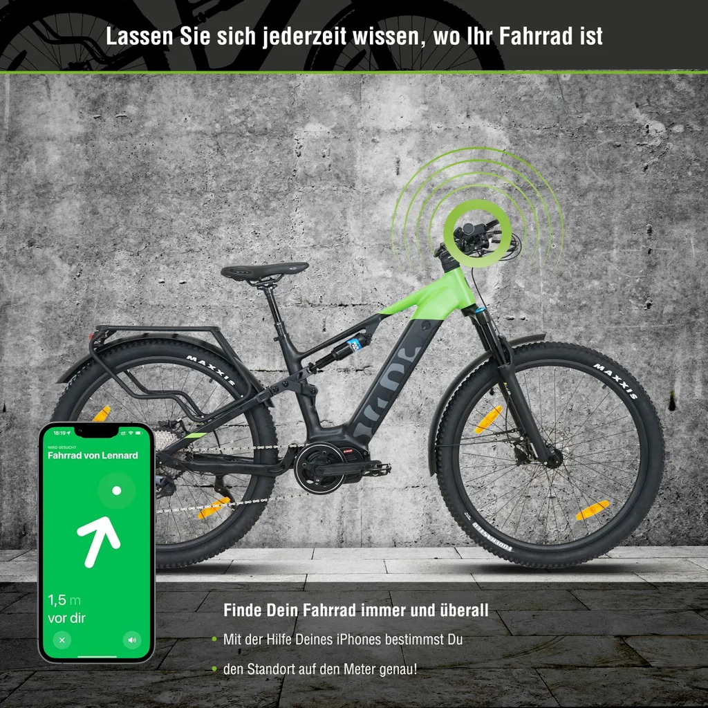 Ein grünes und schwarzes E-Bike mit einem Telefon, das seinen Standort zeigt, auf grauem Grund.