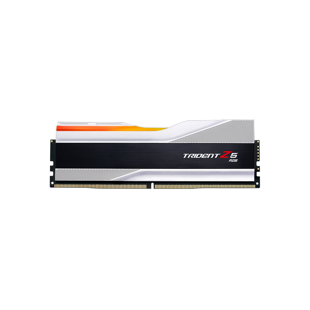 Ein RAM-Modul. Der RAM-Stick hat einen schwarzen Körper und weiße Akzente. Der Text Trident Z5 RGB ist sichtbar.
