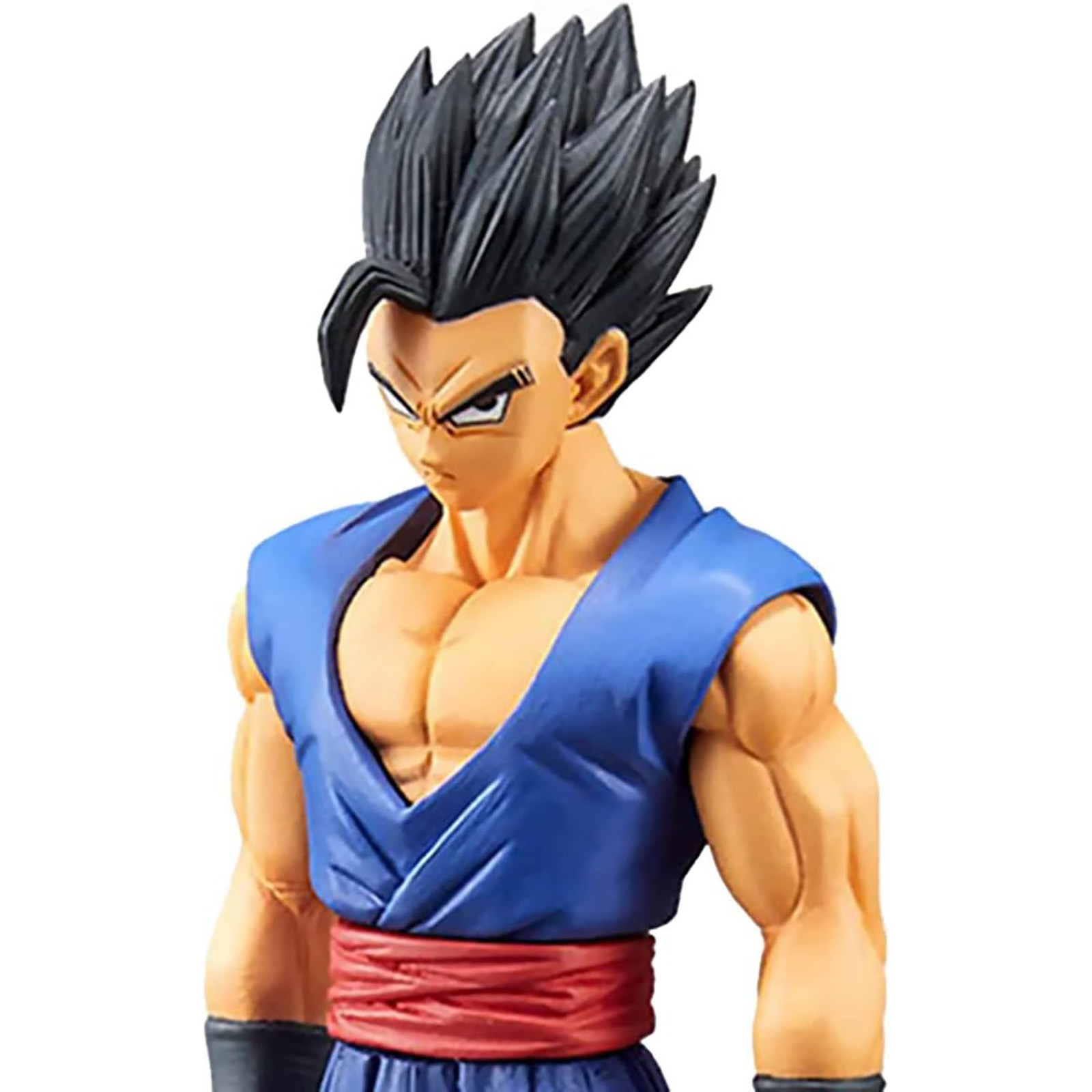 Eine Figur eines männlichen Anime-Charakters mit schwarzen, stacheligen Haaren, der ein blaues Outfit trägt. Weißer Hintergrund.