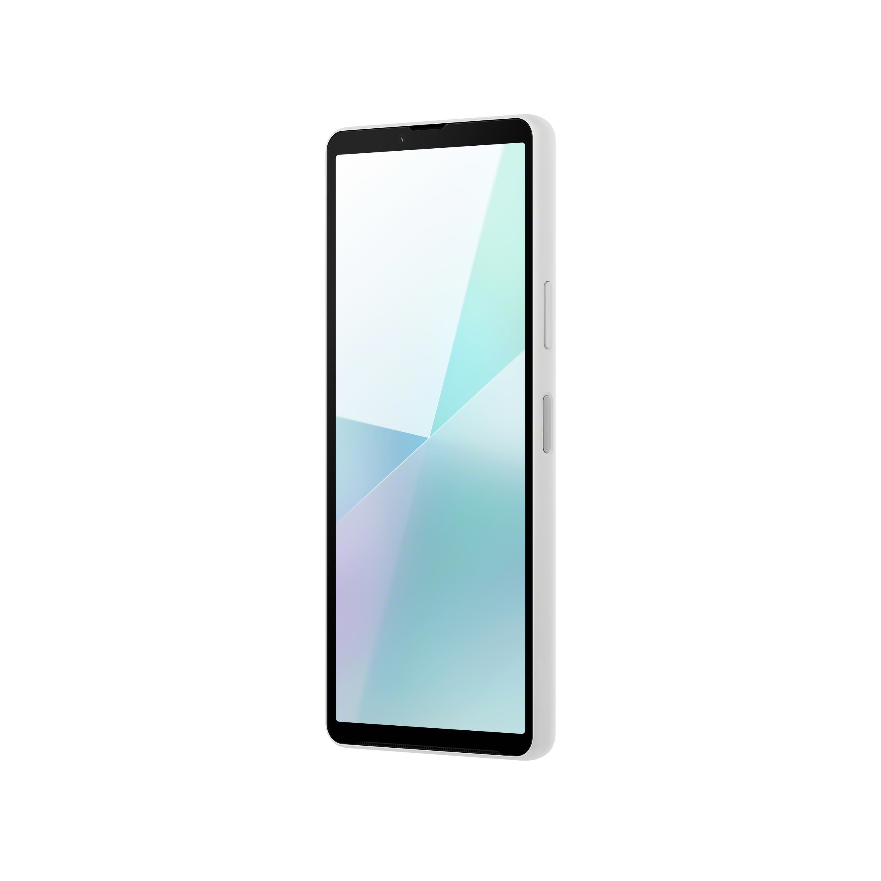Ein weißes Smartphone mit großem Bildschirm, von der Seite gesehen, mit hellblau-weißer Anzeige.