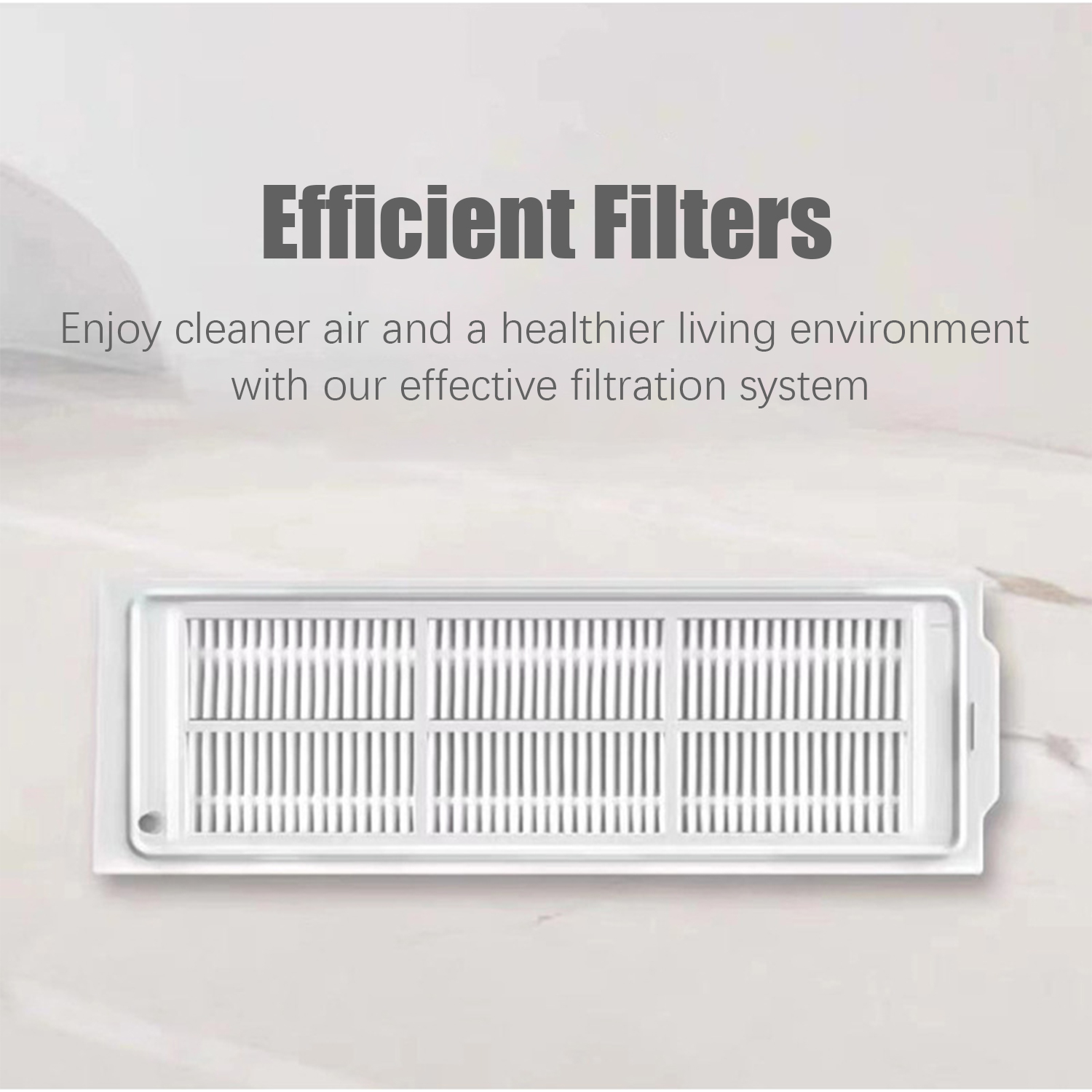 Un filtro bianco per un dispositivo con fori. Testo: Filtri efficienti. Il filtro è su una superficie bianca.