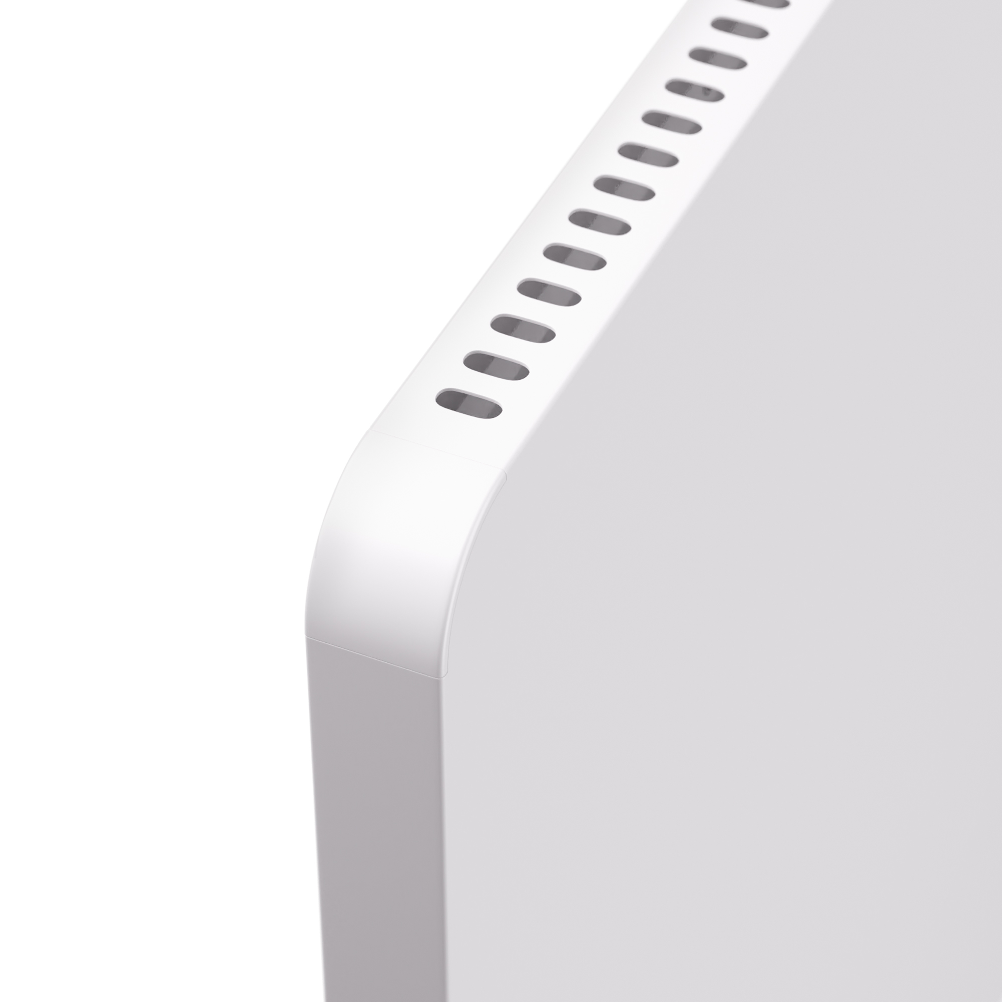 Primo piano di un angolo di tablet bianco con fori di ventilazione, isolato su bianco.