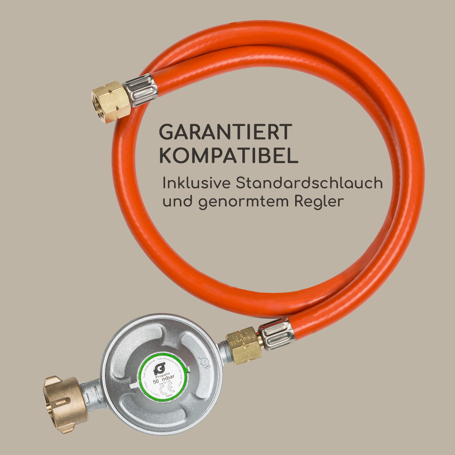 Oranger Gasschlauch und Regler. Garantiert kompatibler Text. Beigefarbener Hintergrund.