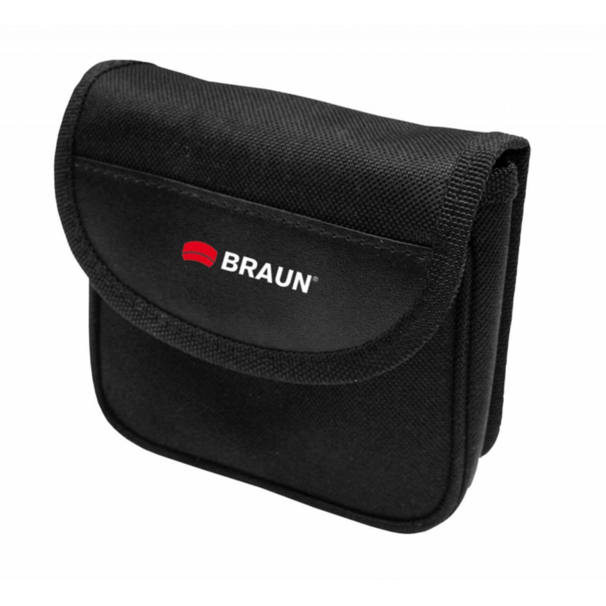 Schwarze Braun-Tragetasche mit rotem Braun-Logo auf der Vorderseite, schräg auf weißem Untergrund.