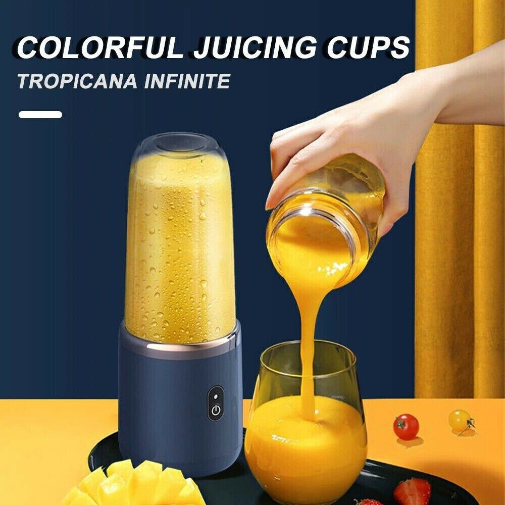 Saft wird aus einem Glasgefäß in ein Glas gegossen, mit Mixer und Früchten.