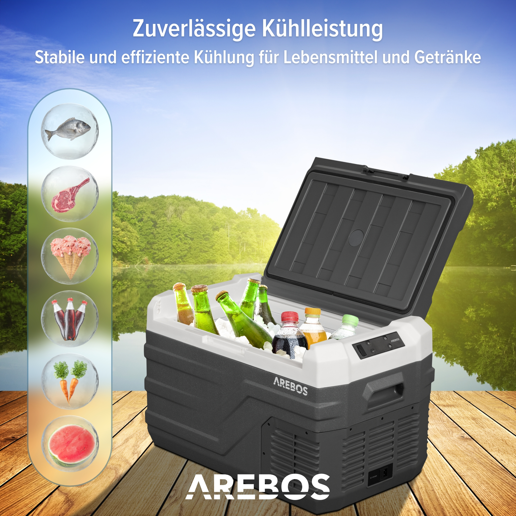 Schwarz-graue Kühlbox mit offenem Deckel, gefüllt mit Getränken und Eis. Essenssymbole links.