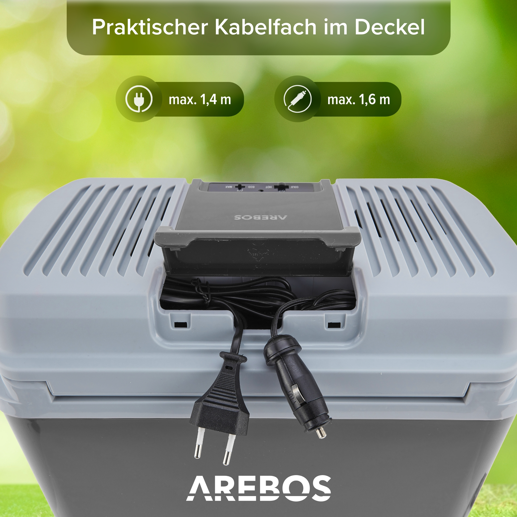 Ein Autokühlschrank mit zwei Netzkabeln und einem Etikett oben.