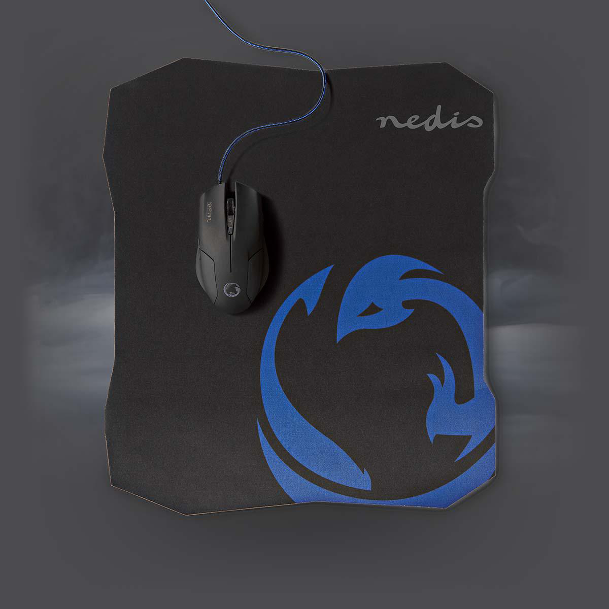 Schwarze Maus auf einem schwarzen Mauspads mit blauem Design und 'nedis' Schriftzug.
