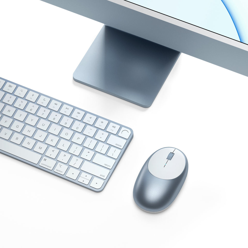 Computer-Setup: ein blauer Monitor, eine blaue Tastatur und eine blaue Maus auf Weiß.