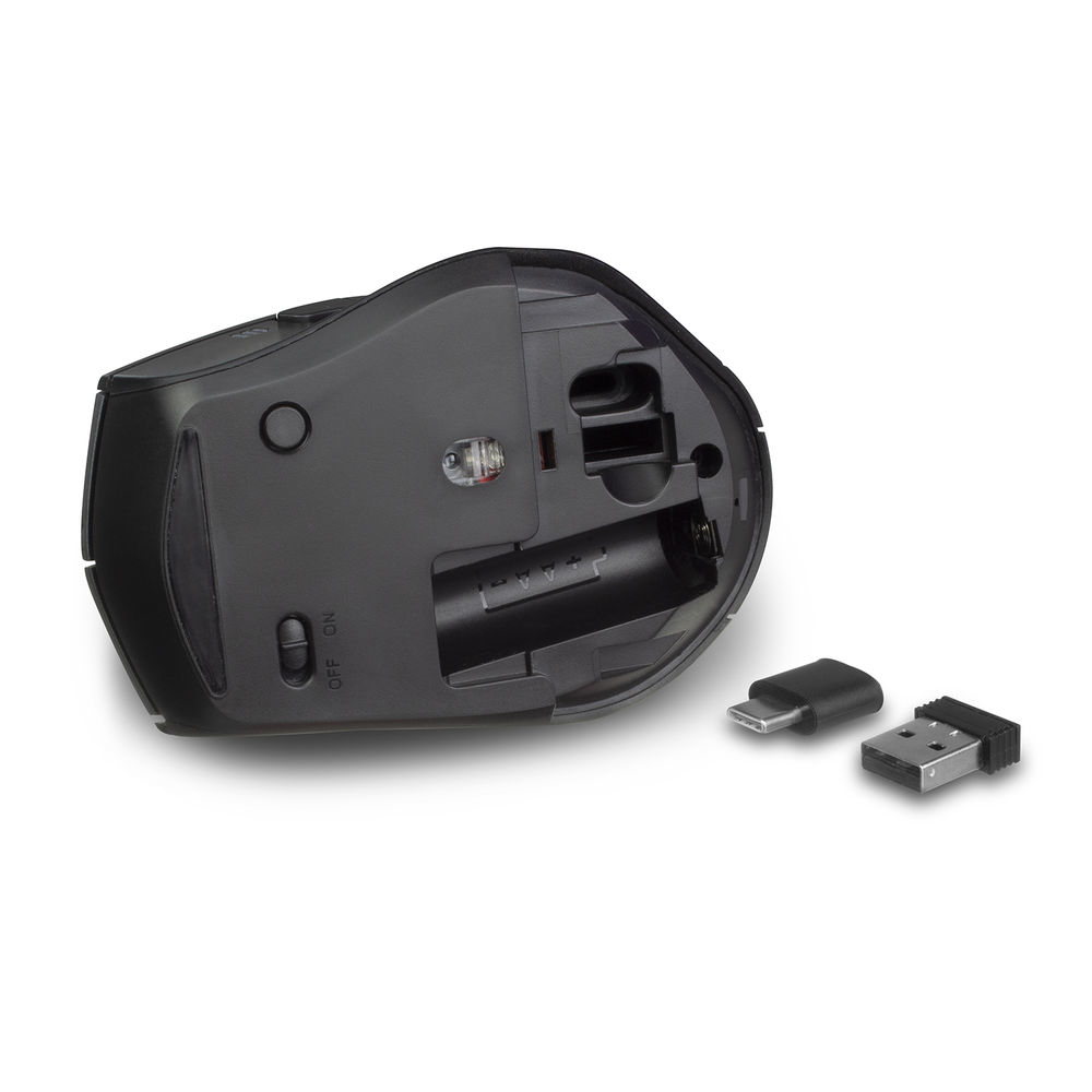 Schwarze Computermaus, Unteransicht. Enthält Batteriefach, USB-Empfänger und Aus-Schalter.
