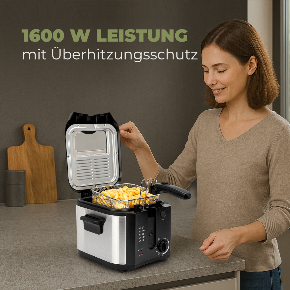 Kobieta używa frytownicy. Ze stali nierdzewnej, na szarym blacie.