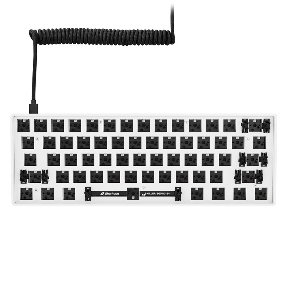 Eine weiße mechanische Tastatur ohne Tastenkappen, mit einem Spiralkabel.