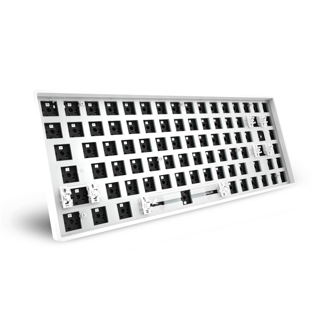 Weißer Tastaturrahmen, leer von Tasten, mit schwarzen Schaltersockeln.