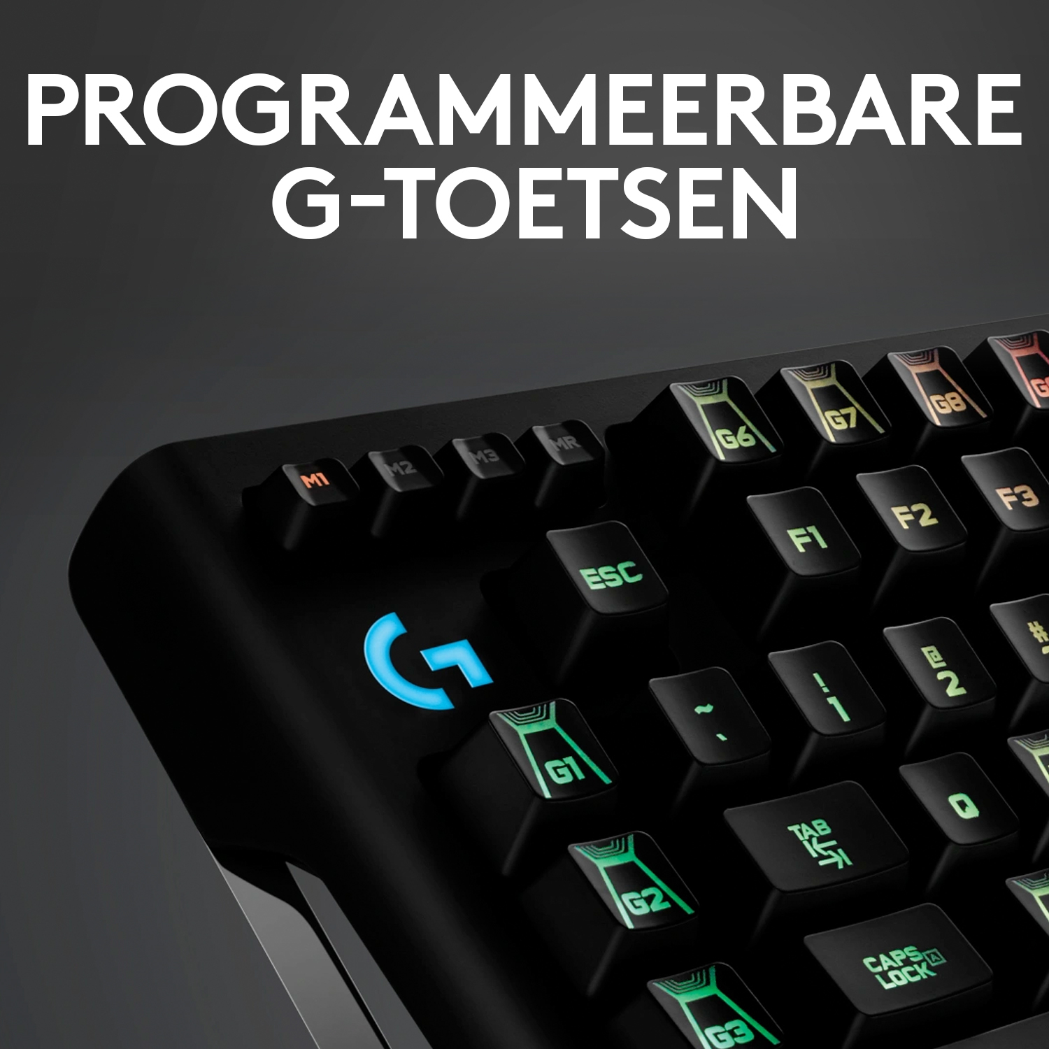 Nahaufnahme der Tastatur mit programmierbaren G-Tasten. Schwarze Tasten, grün/blaue LEDs.