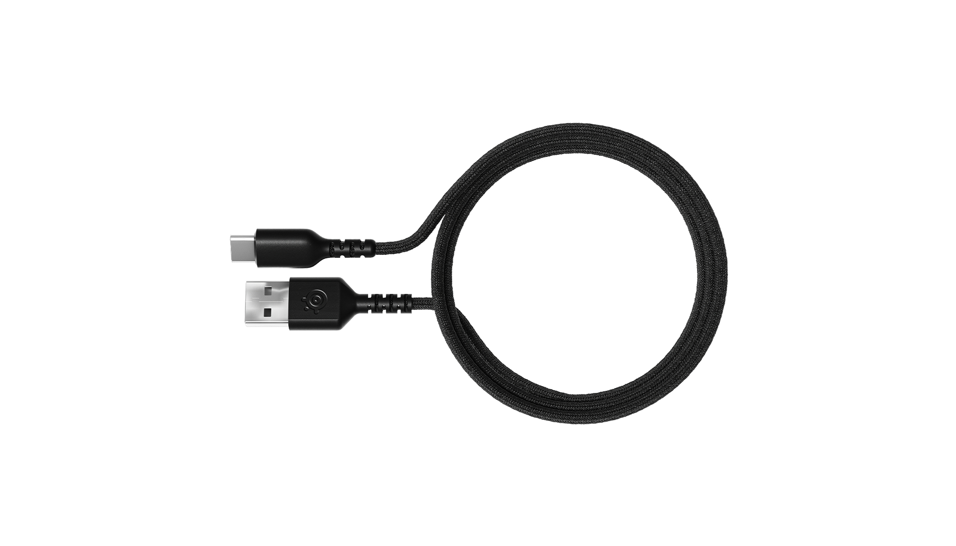Schwarzes USB-C-zu-USB-A-Kabel, aufgerollt. Das Kabel liegt auf weißem Hintergrund.