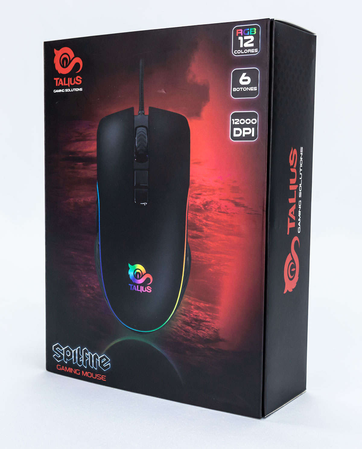 Gamingmuis in doos. Zwart met RGB-verlichting. Witte achtergrond.