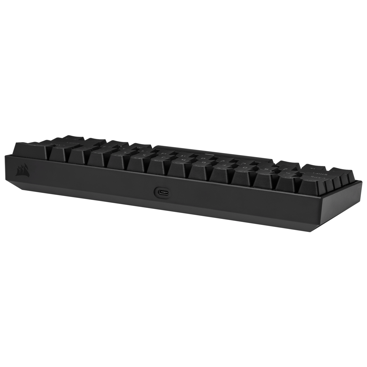 Schwarze Kompakt-Tastatur. USB-C-Anschluss vorne. Weißer Hintergrund.