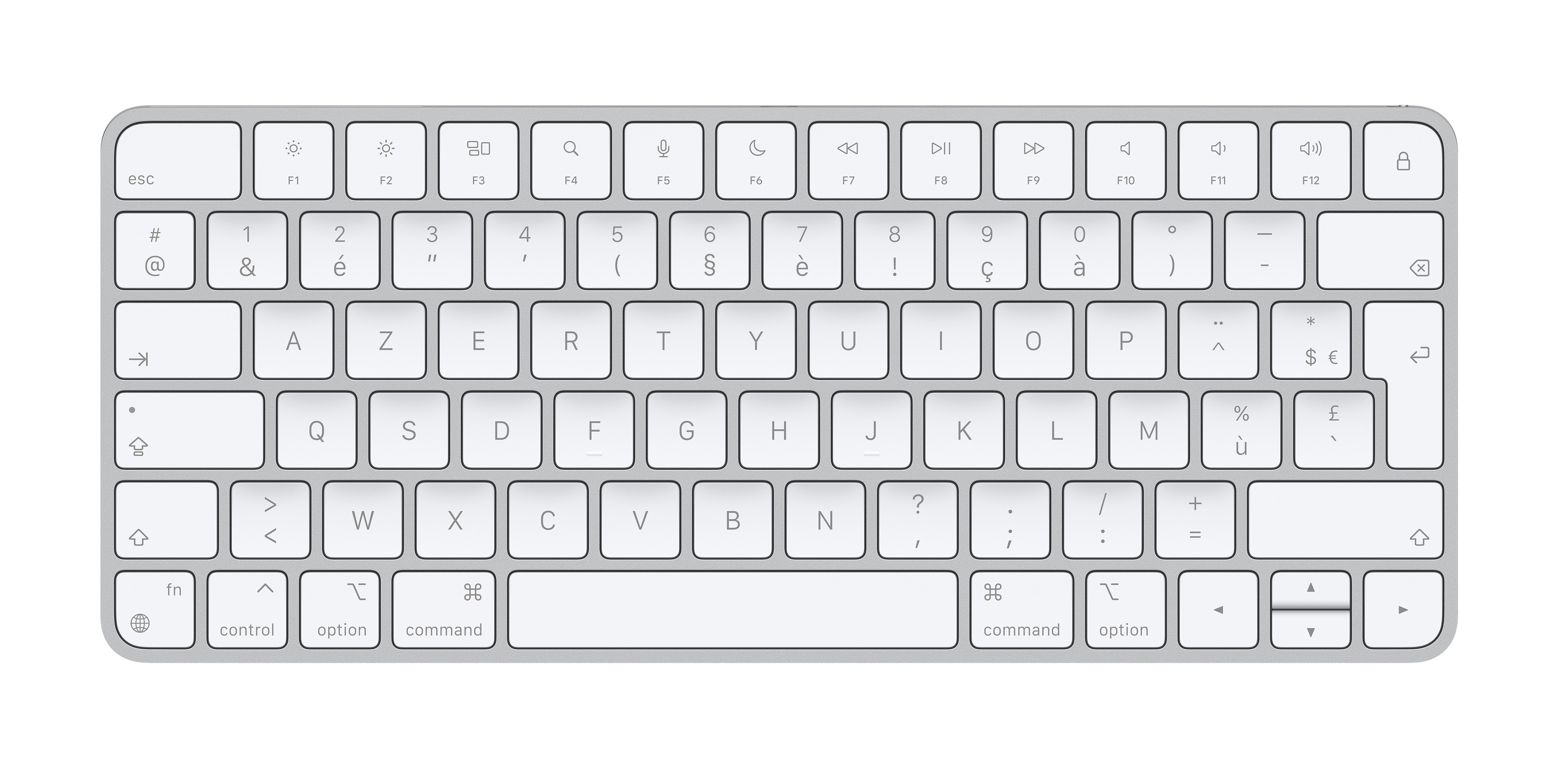 Zilveren Apple-toetsenbord met witte toetsen, bovenaanzicht geïsoleerd op wit, met functietoetsen.