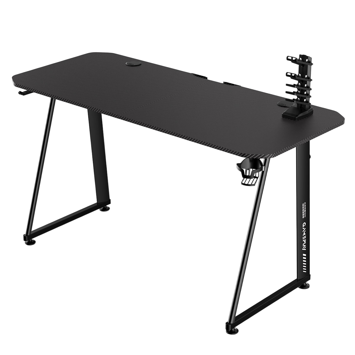 Un escritorio gaming negro con textura de fibra de carbono. Tiene patas y un portavasos.