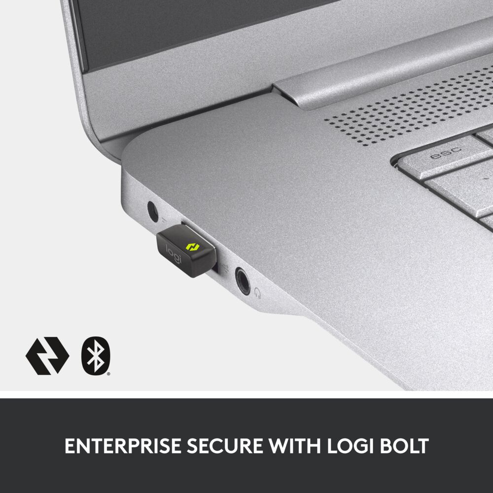Laptop z podłączonym czarnym odbiornikiem USB Logi Bolt. Widoczne logo Bluetooth i bezprzewodowe.
