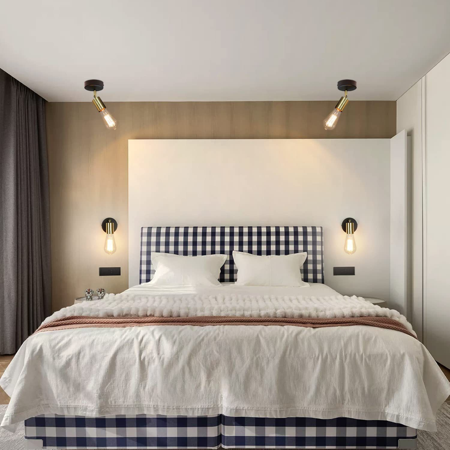 Sypialnia z łóżkiem, wezgłowiem i lampami ściennymi. Łóżko ma wezgłowie w kratę i białą pościel.