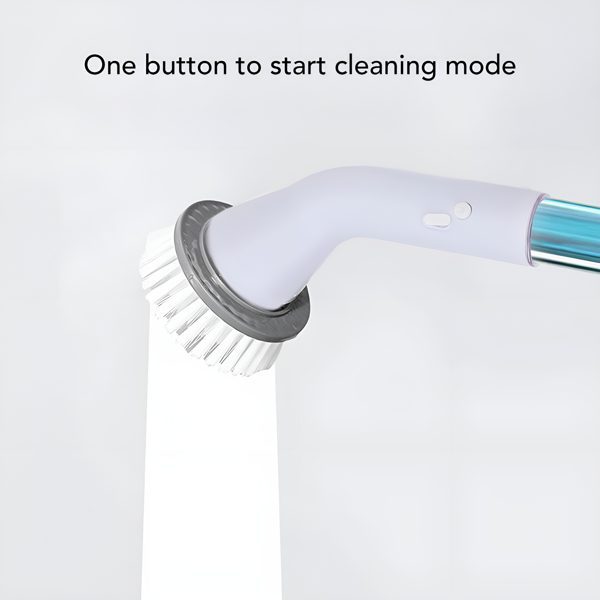 Nahaufnahme einer weißen und grauen elektrischen Reinigungsbürste vor weißem Hintergrund, Text 'One button'.
