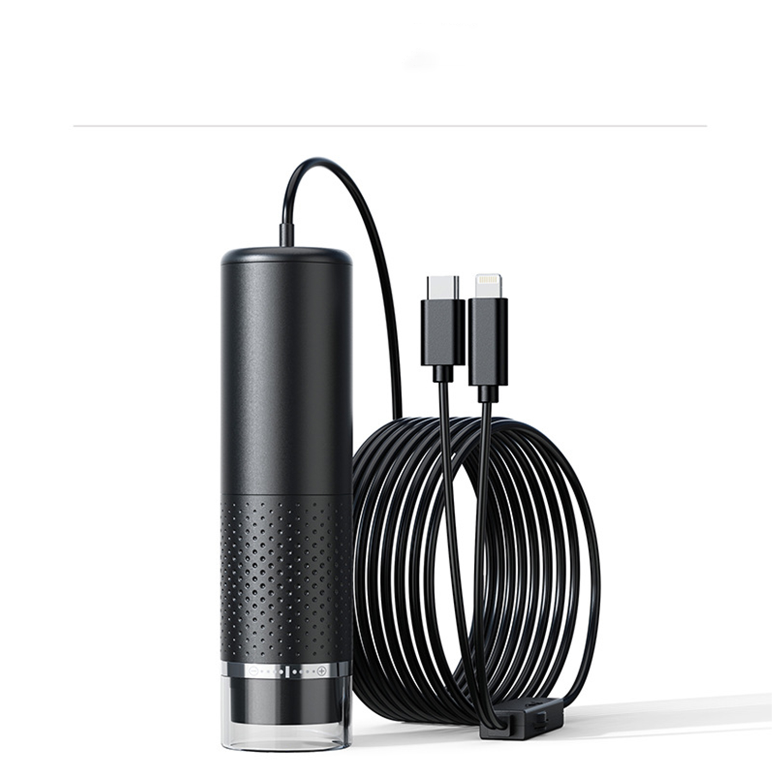 Schwarzes zylinderförmiges Gerät mit Ladekabel und zwei USB-C- und Lightning-Anschlüssen.