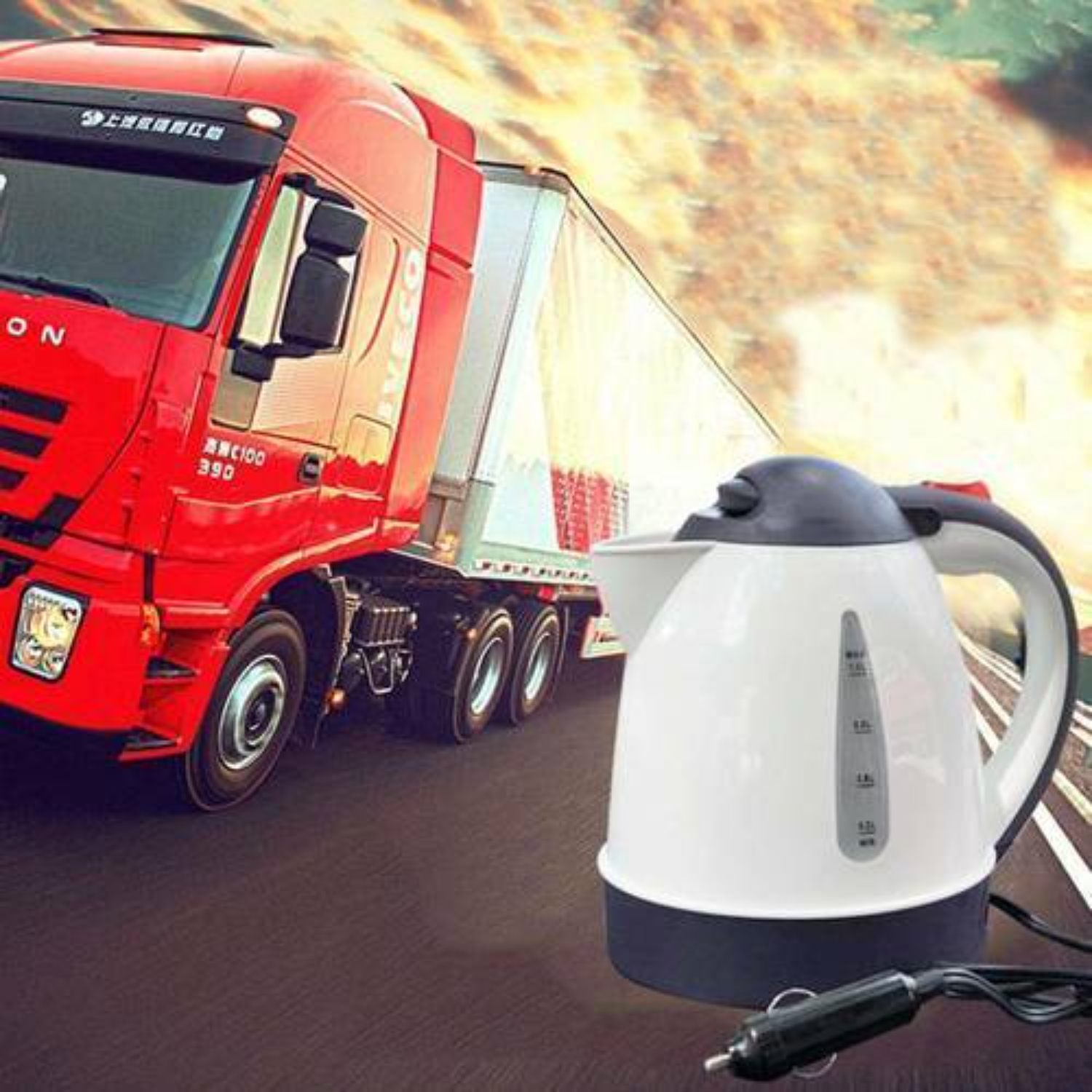 Roter LKW mit weißem Anhänger und ein weiß-schwarzer Wasserkocher im Vordergrund.