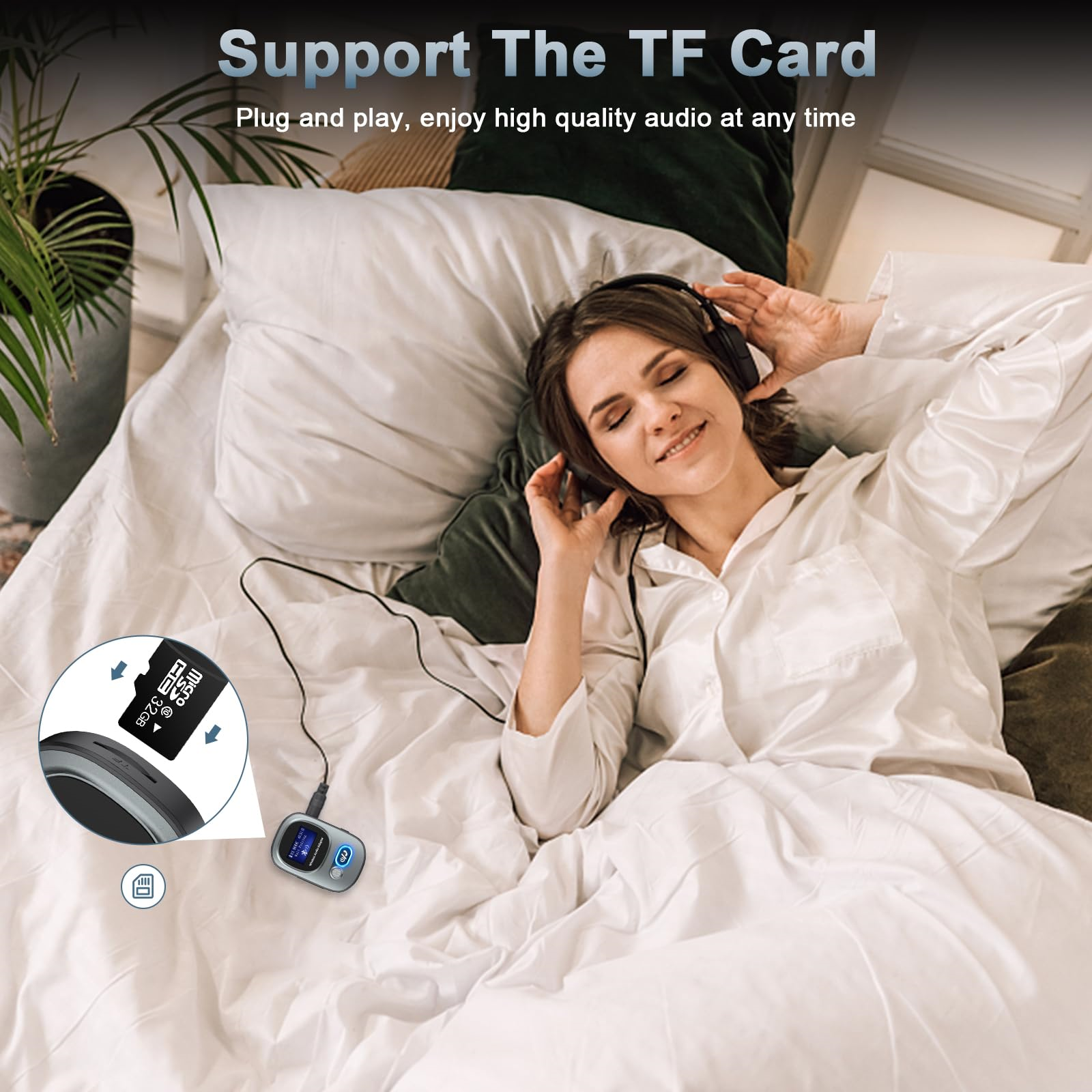 Frau im Bett mit Kopfhörern, mit TF-Karte und Player in der Szene.