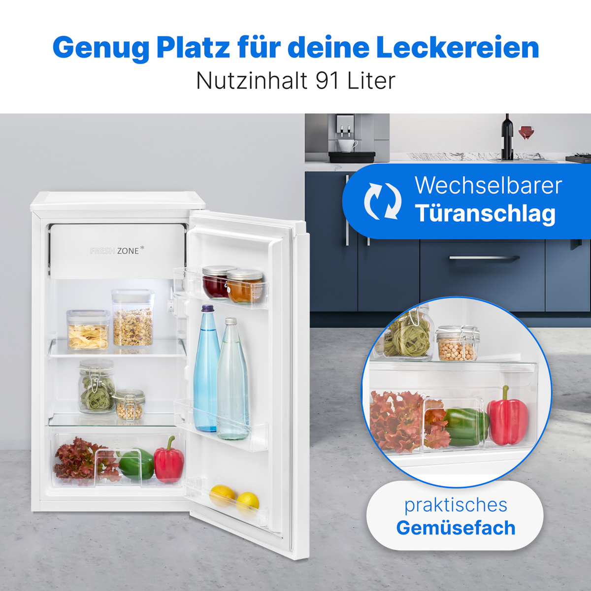 Weißer Kühlschrank mit offener Tür. Enthält Lebensmittel, Gemüse und Flaschen. Verfügt über eine Frischezone.
