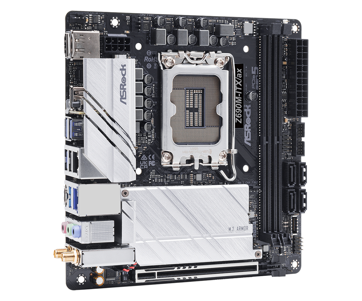 Vista dall'alto di una scheda madre ASRock nera e argento. Ha un socket CPU.