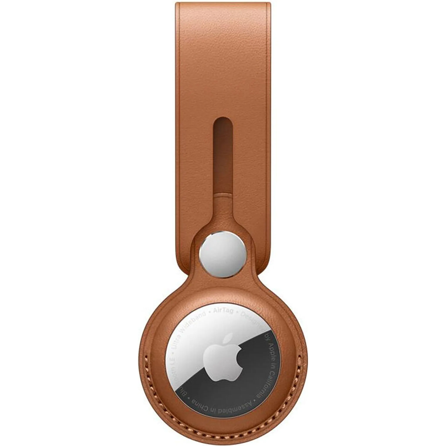 Ein brauner Leder-AirTag-Halter mit dem Apple-Logo auf der Rückseite. Weißer Hintergrund.