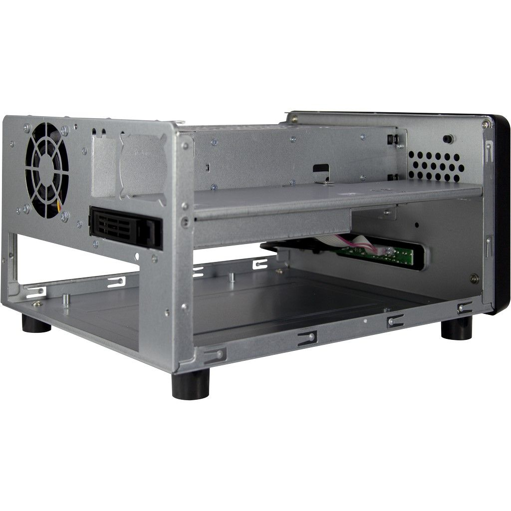 Otwarta rama obudowy komputera z wentylatorem i miejscem na komponenty.