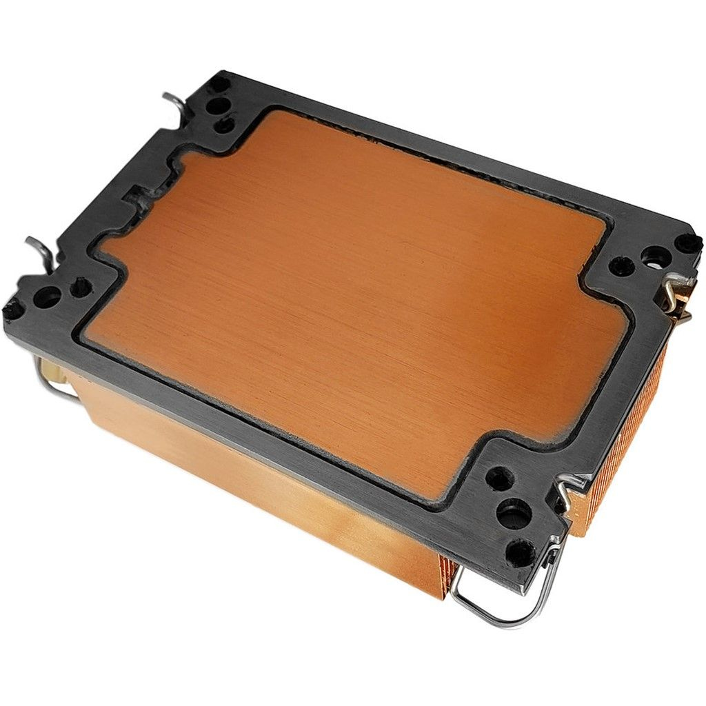 Ein kupferfarbener CPU-Kühler mit schwarzem Rahmen, isoliert auf weißem Hintergrund.