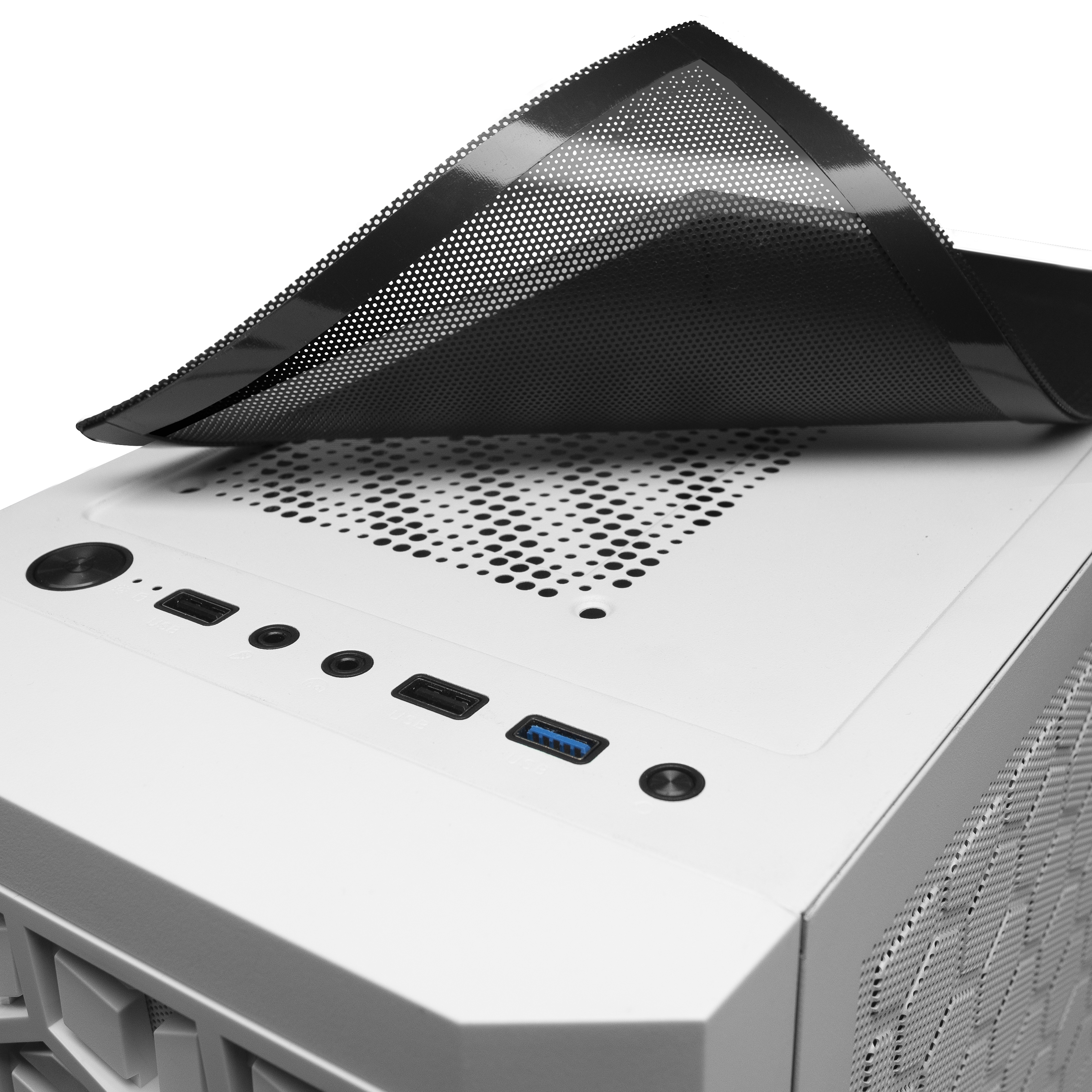 Parte superiore del case PC bianco con filtro a rete sollevato e pannello con porte e pulsanti.