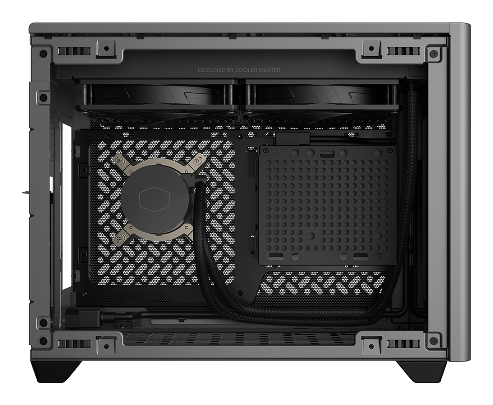 Wnętrze obudowy komputera, szare. Zainstalowany system chłodzenia i wentylatorów. Widoczny tekst "Designed by Cooler Master".