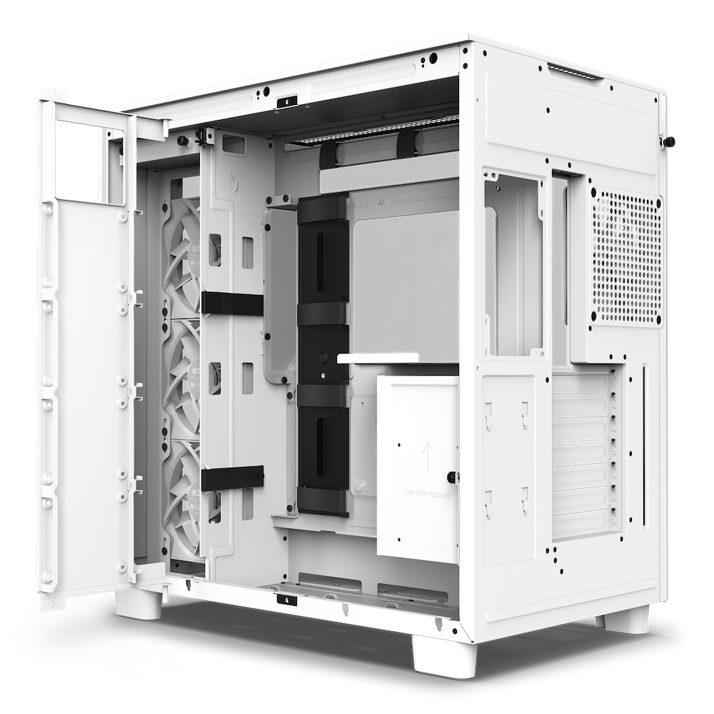 Offenes weißes Computergehäuse mit sichtbaren internen Komponenten, für den Zusammenbau angeordnet.