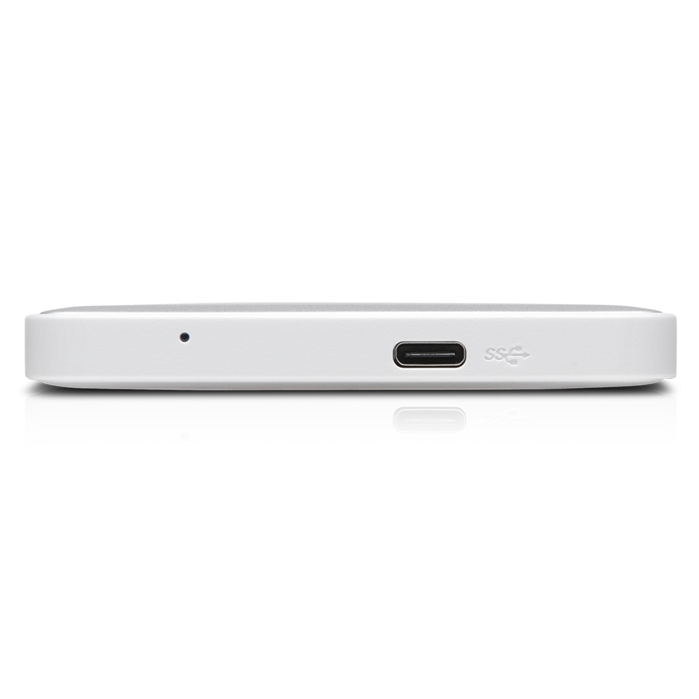 Un'unità SSD bianca con una porta USB-C e un piccolo foro su sfondo bianco.