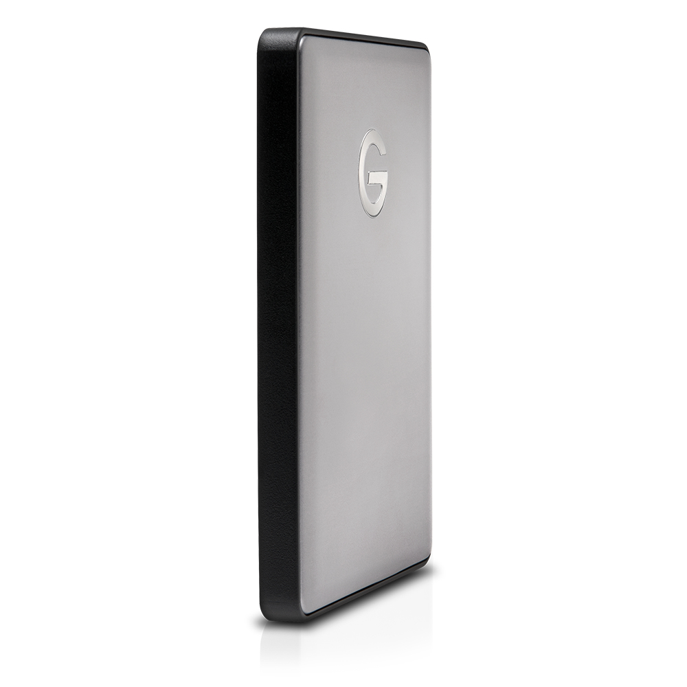 Silberne und schwarze externe Festplatte. Silberne Oberfläche mit G-Logo. Schwarze Kanten.