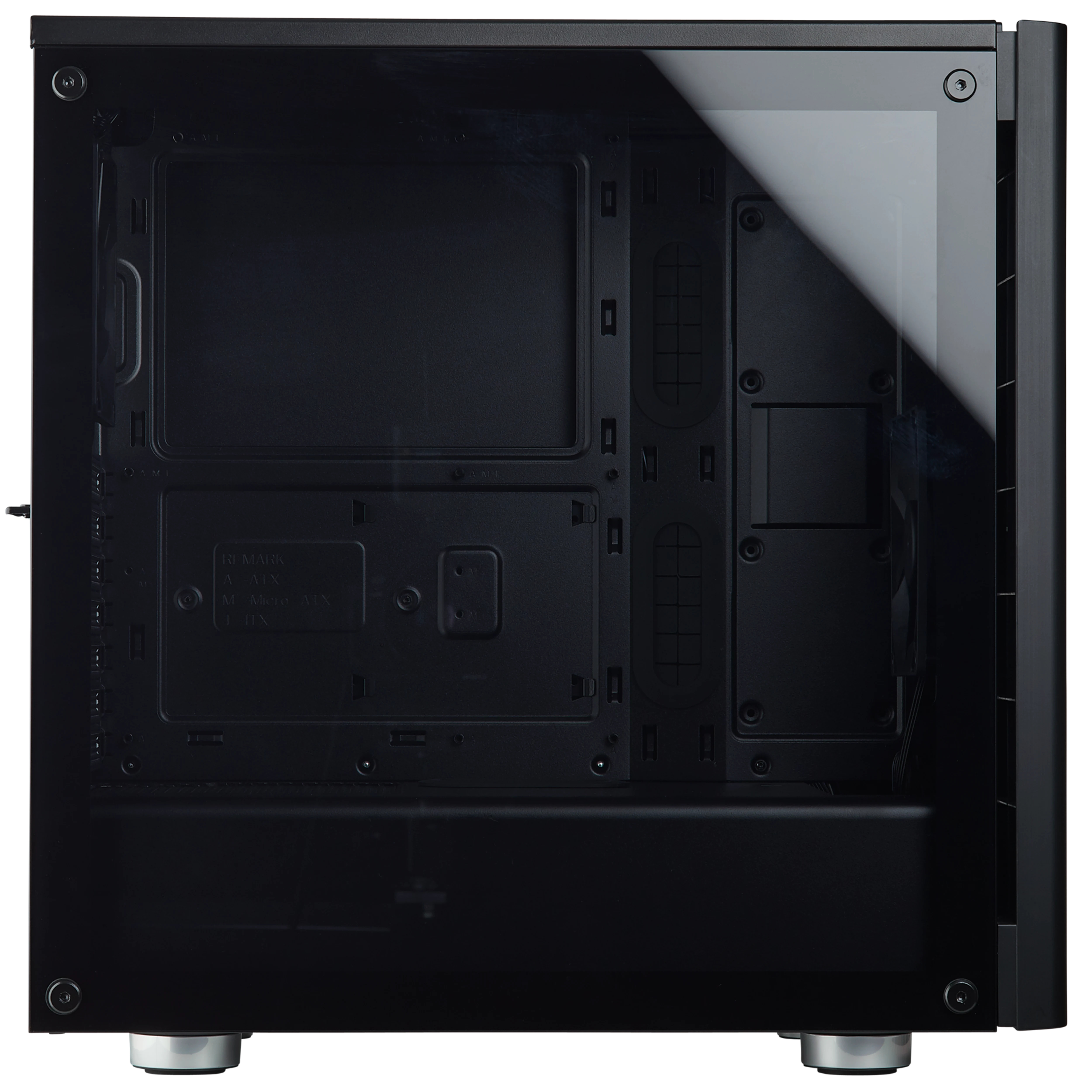 Schwarzes Computergehäuse mit Glas-Seitenwand, Innenraum sichtbar.
