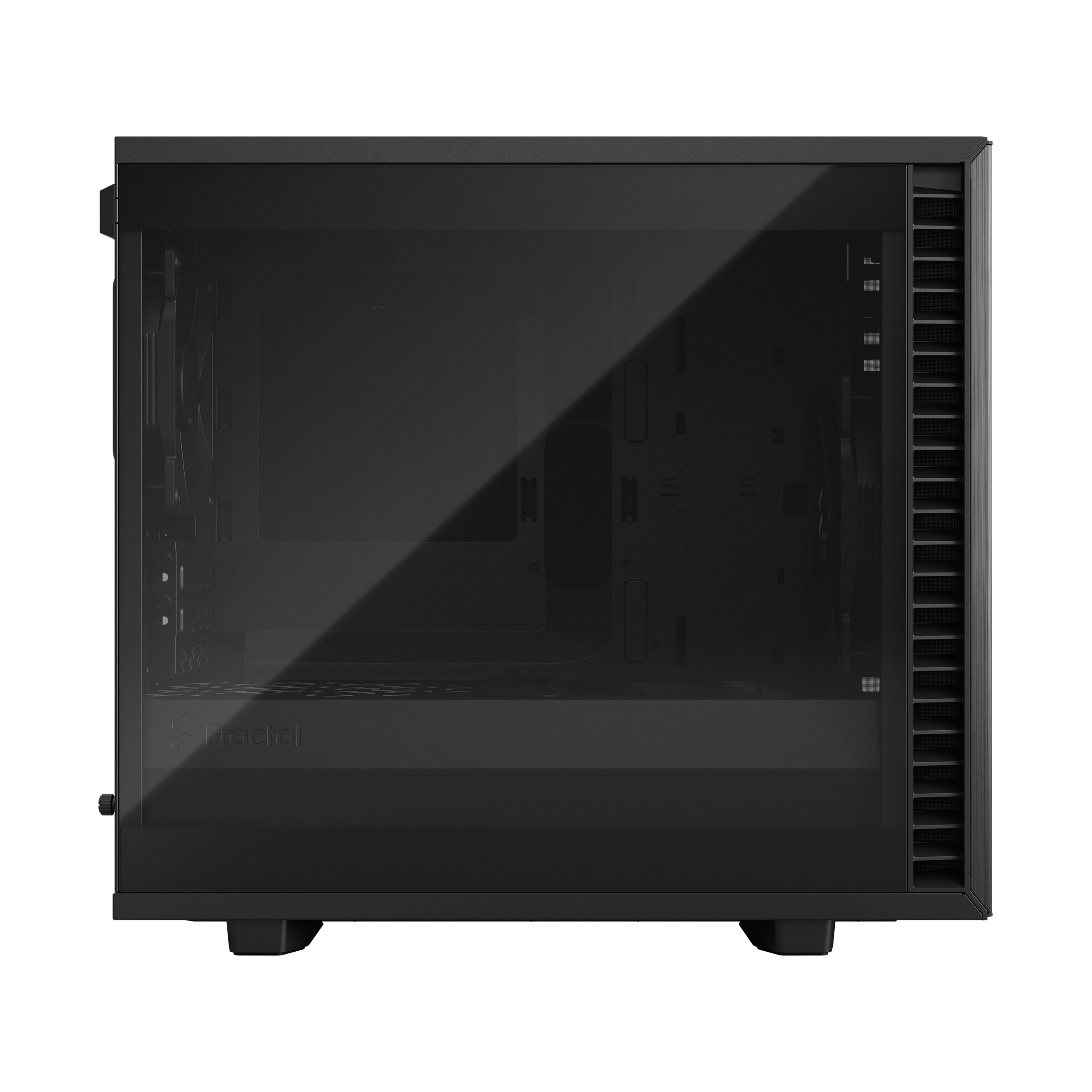 Case per computer nero. Ha un pannello laterale in vetro e un frontale con linee verticali.