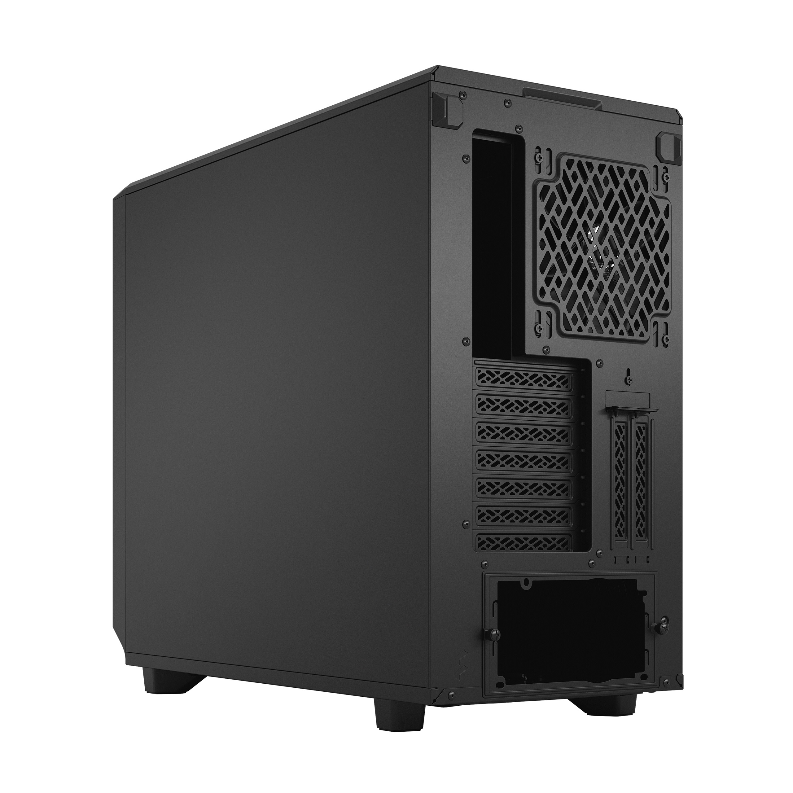 Zwarte computerkast met een gaas achterpaneel en zijventilatie. Schuine weergave.