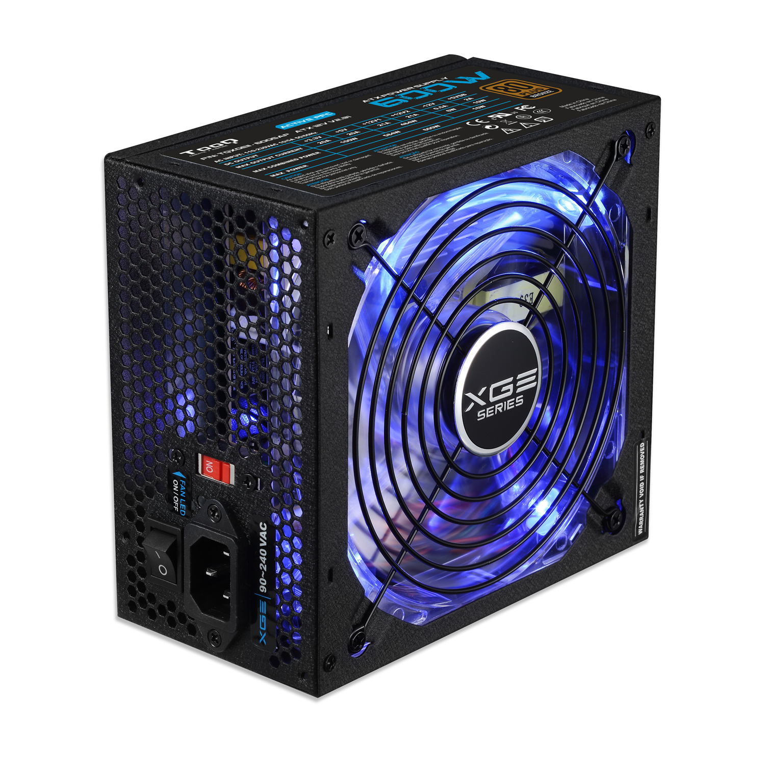Un alimentatore nero con ventola illuminata di blu e varie etichette.