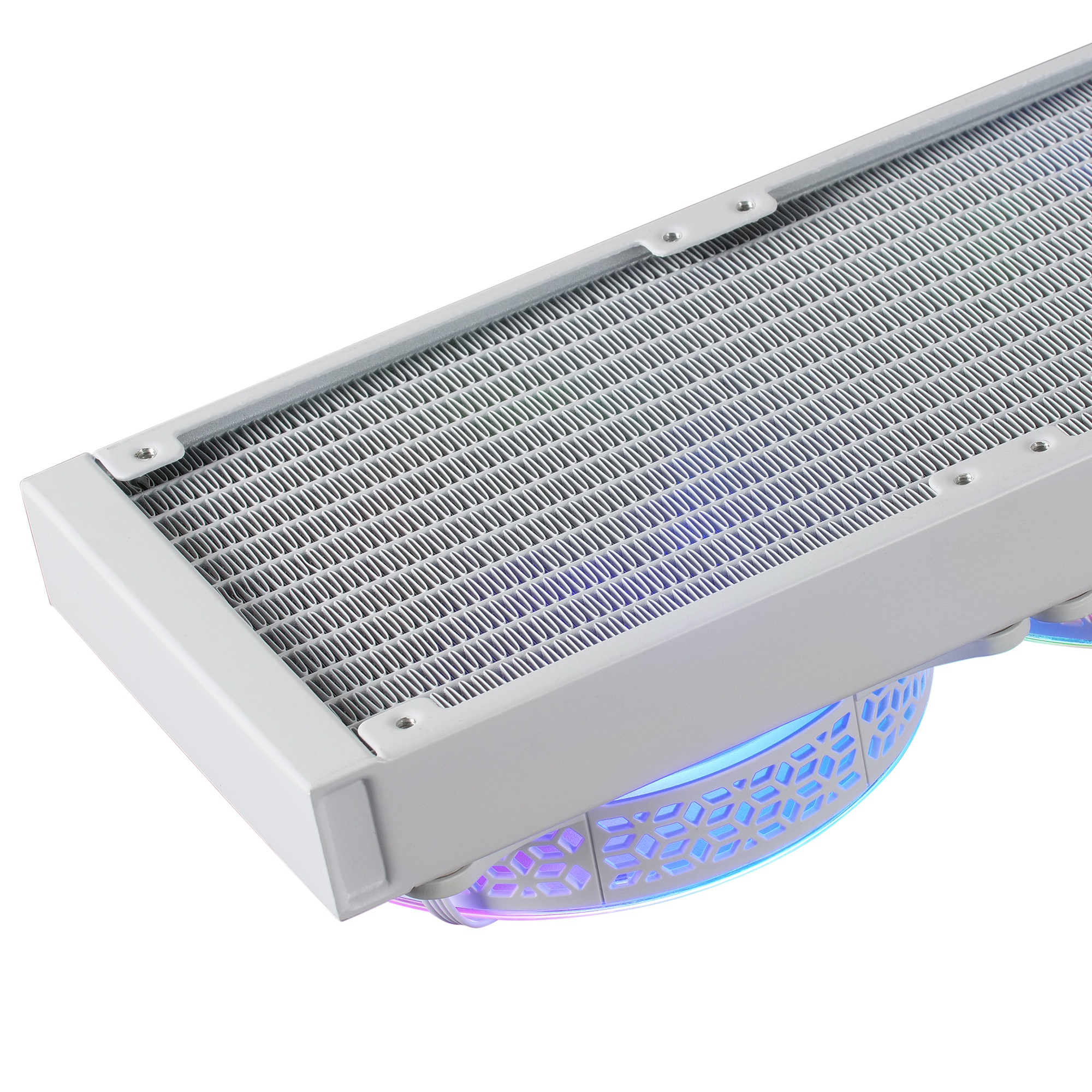 Biała chłodnica z wentylatorami, używana do chłodzenia. Ma konstrukcję siatkową i jest częścią systemu chłodzenia cieczą.